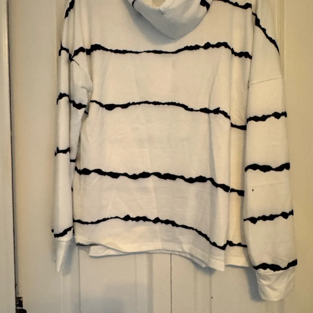 Women's Large Hoodie - Picture 4 of 7